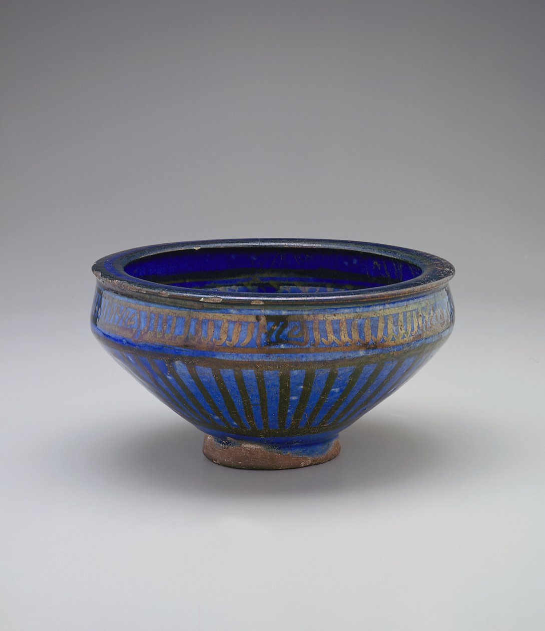 Tigela, Irã, dinastia Il-Khanid, final do século XIV (cerâmica) de Persian School