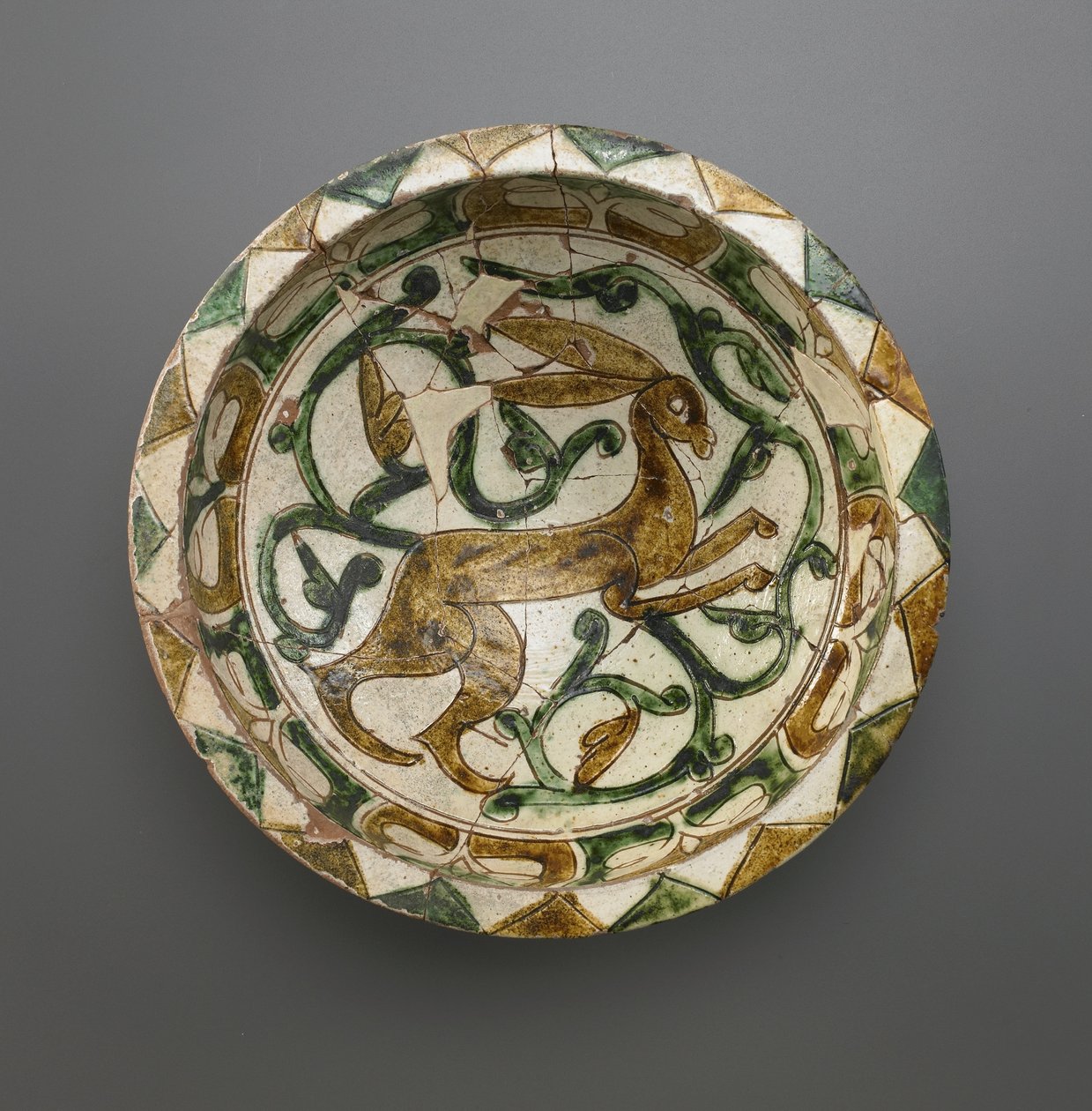 Tigela, dinastia Seljud, século XII-XIII (cerâmica) de Persian School