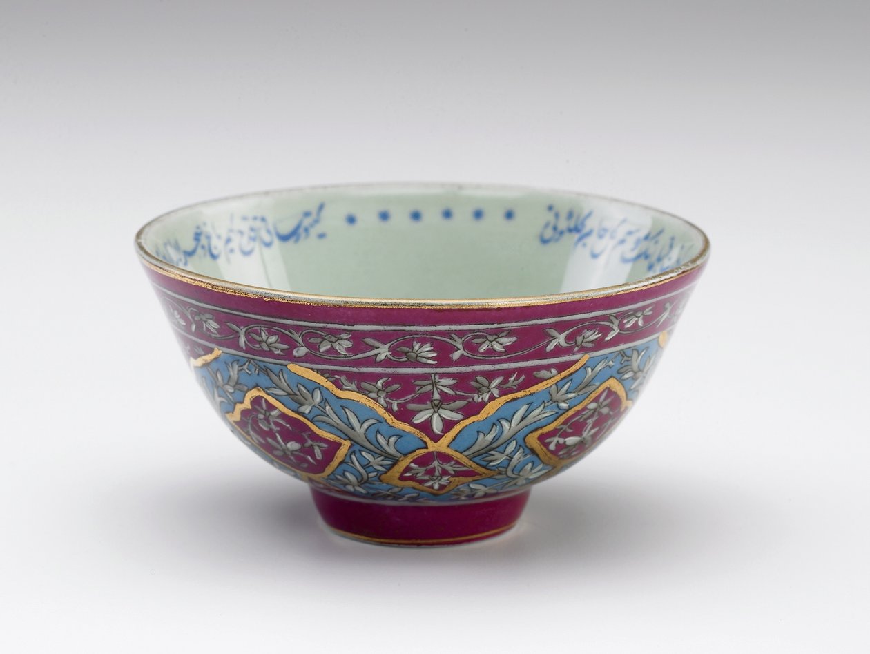 Taça com poema inscrito, Irã, dinastia Qajar, final do século XIX ou início do século XX (cerâmica) de Persian School