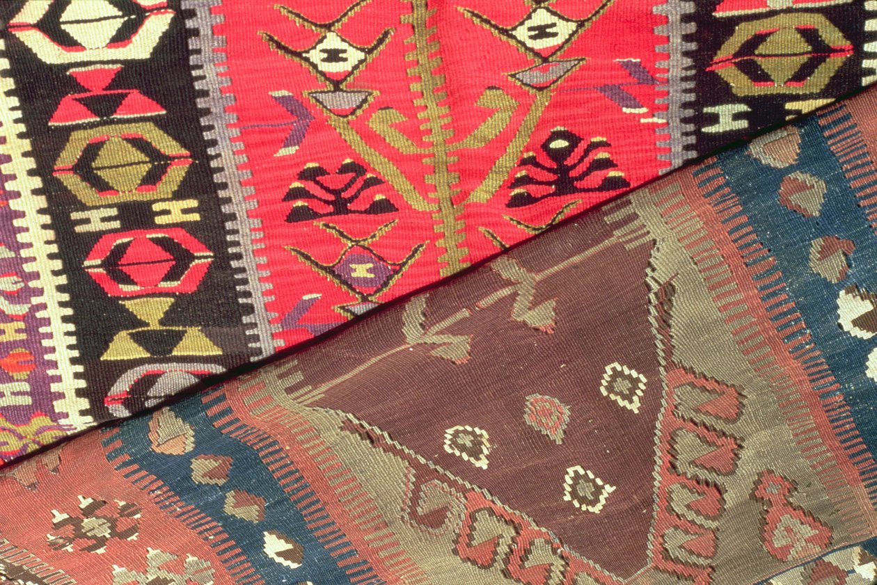 Detalhe de dois tapetes de oração (têxteis) de Persian School