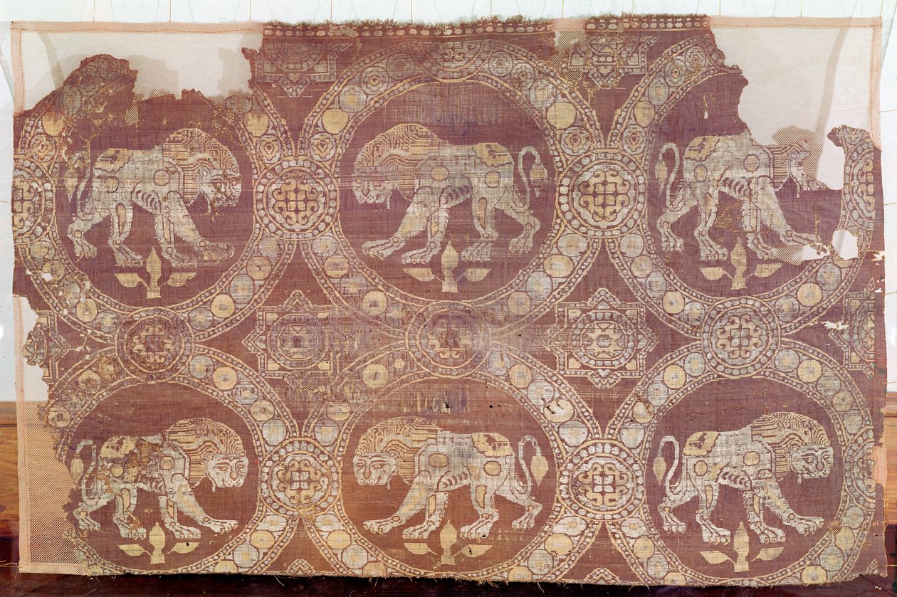 Tecido da tumba de St. Julian, do 3º ao 5º século (têxtil) de Persian School