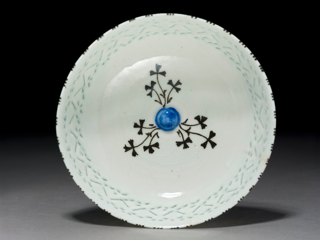 Gombroon Bowl, Irã, período Safávida, (pasta de pedra com decoração furada e underglaze preto) de Persian School