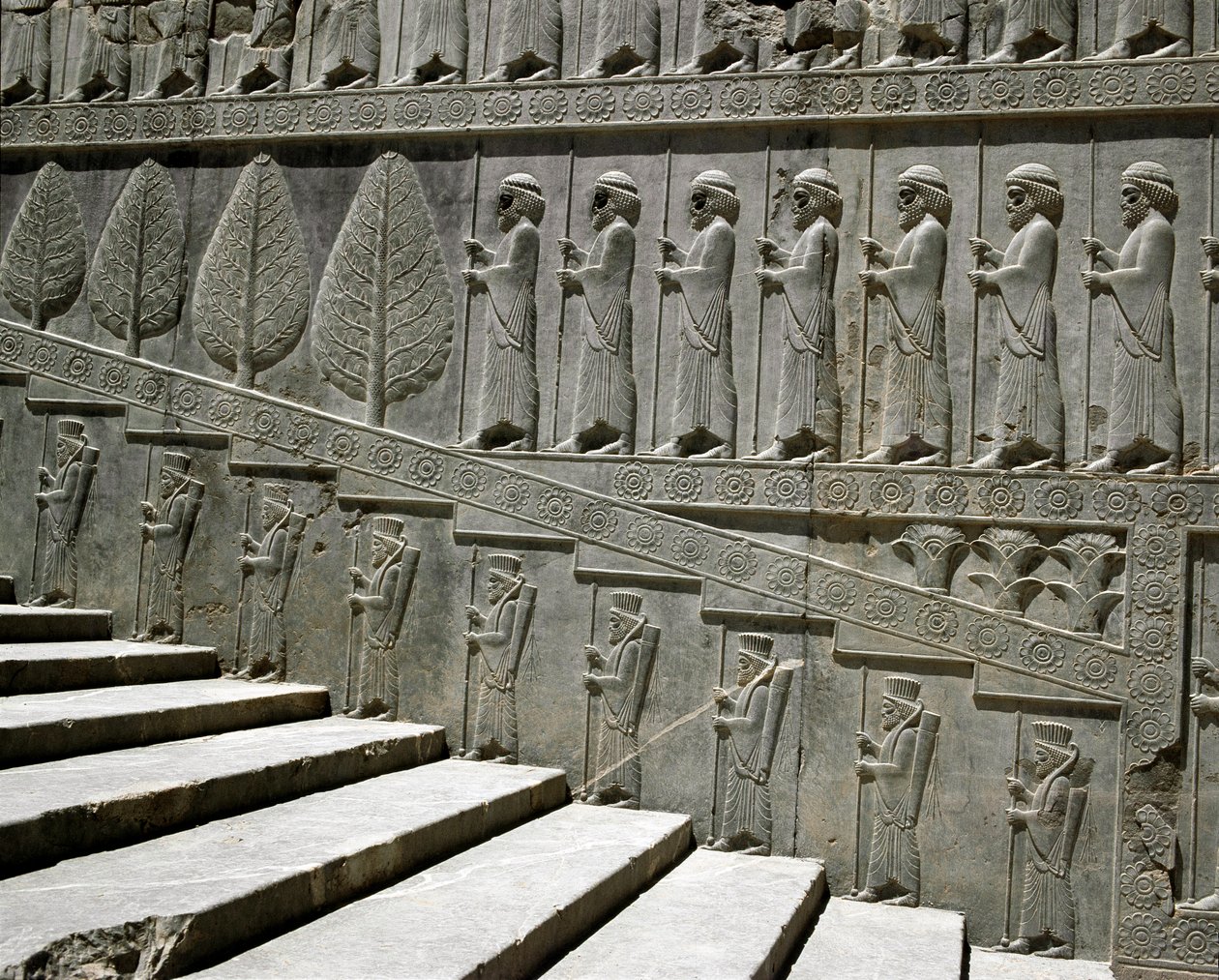 Guardas da Susa e da Pérsia. Relevos da escadaria oriental do Apadana, século VI a.C. de Persian School