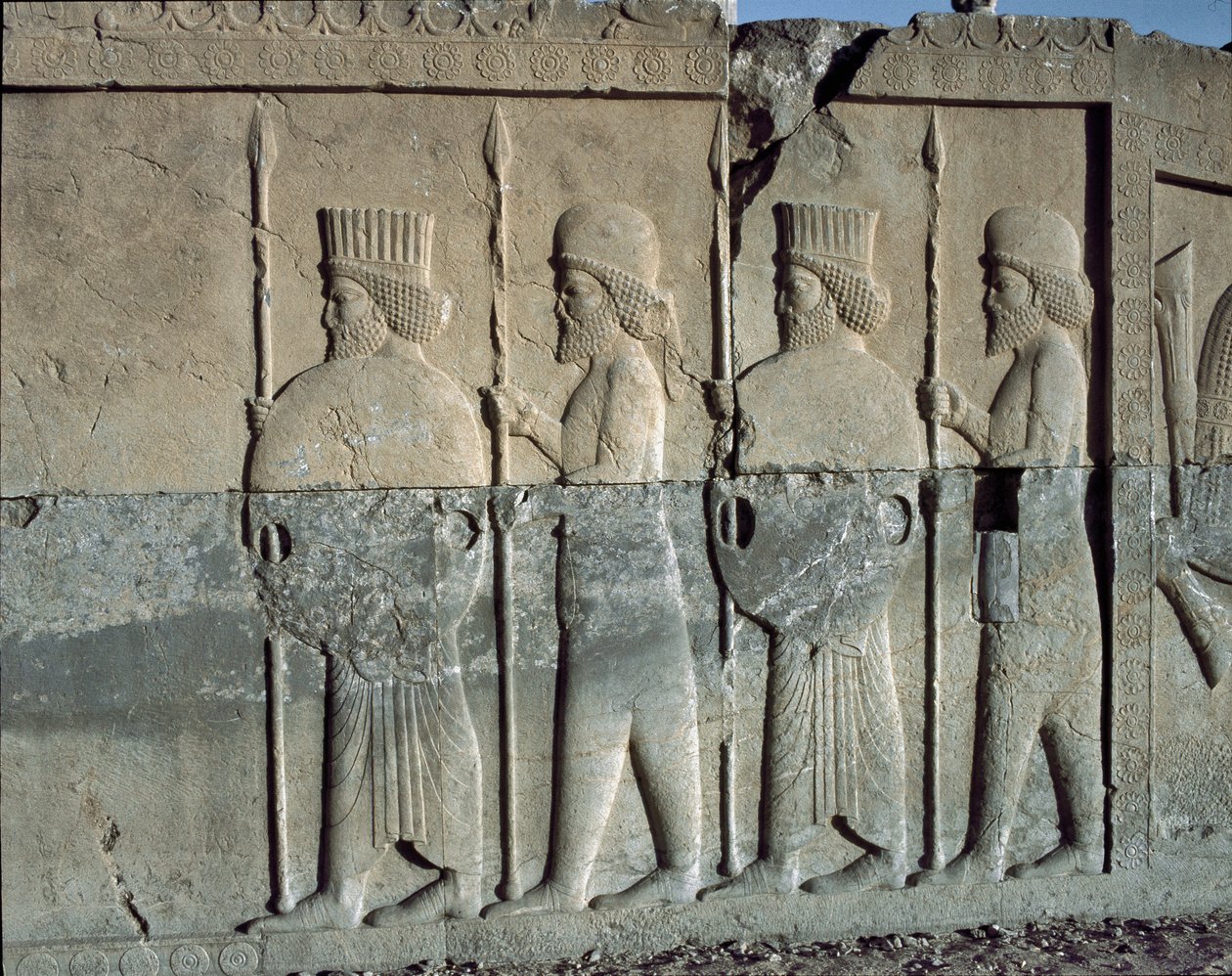 Guarda Imperial. Relevos da escadaria oriental dos Apadanos, século VI a.C. de Persian School