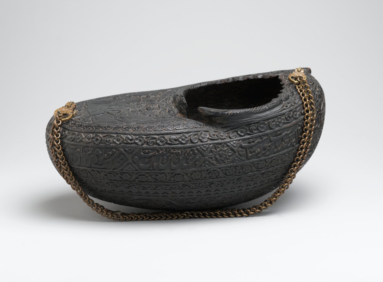 Kashkul, ou tigela de mendigos, com retrato de dervixes e um falcoeiro montado, Irã, 1880 (coco de mer shell & chain) de Persian School