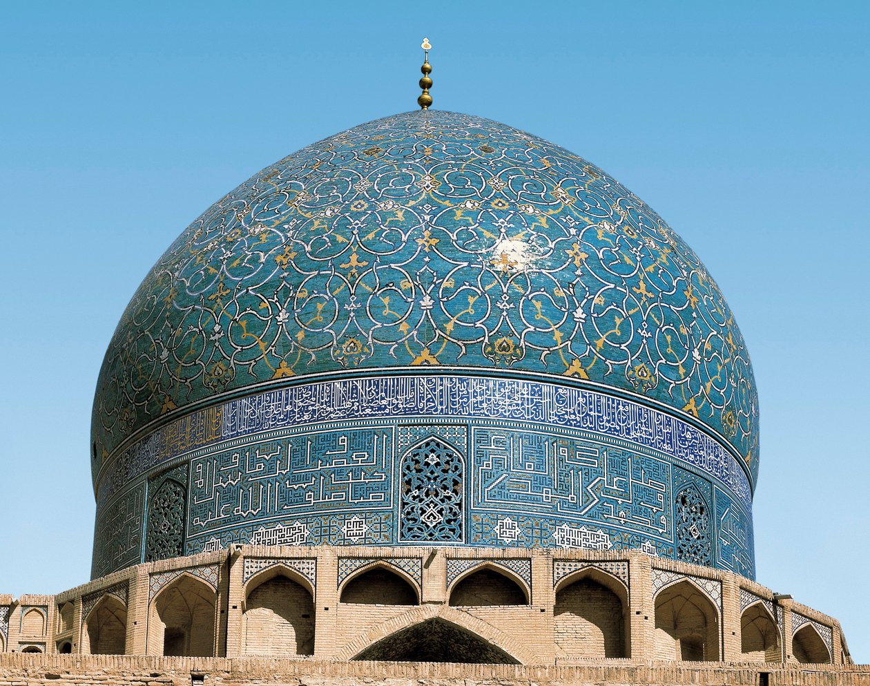 Arquitectura persa (Safavid): a cúpula da Mesquita Real (ou Masjid I-Shah): detalhe das cerâmicas da entrada. 1612-1630. Isfahan (Isfahan ou Espahan, Esfahan), Irão. de Persian School