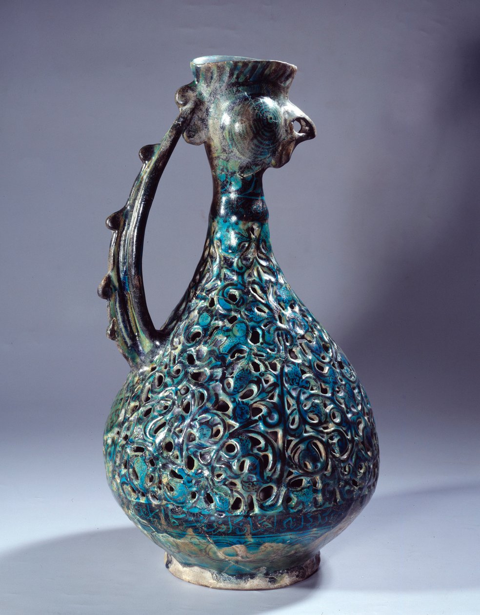 Arte persa: aquamarine em cerâmica com cabeça de galo e decorações inspiradas na árvore Waq Waq. De Kashan. Paris do século XIII, Museu do Louvre de Persian School