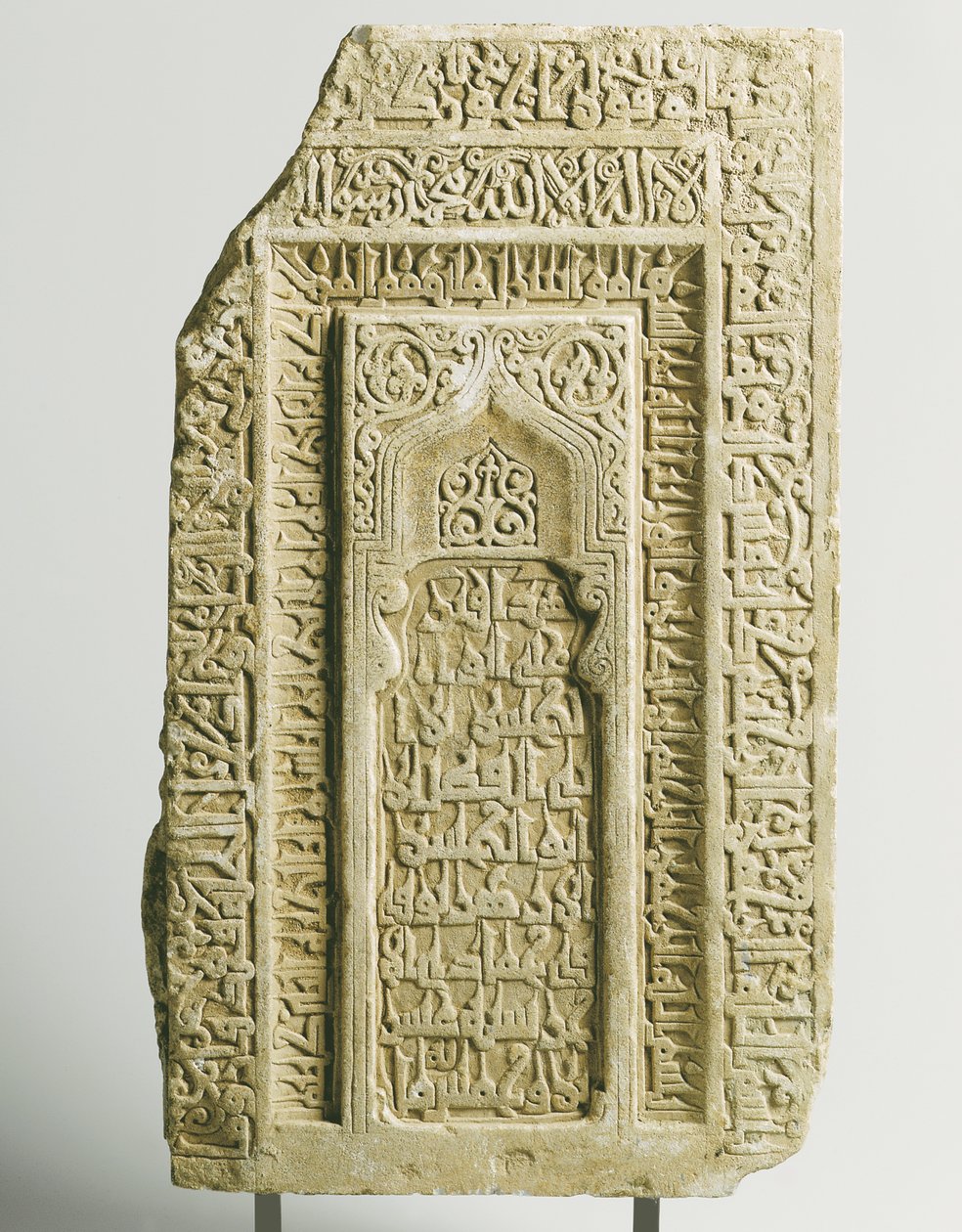 Lápide esculpida em Seljuk, Yazd, Sudeste do Irã, 1122 de Persian School