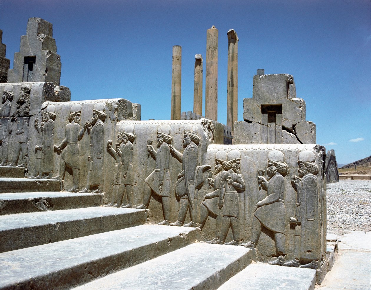 Povos submissos. Relevos da escadaria oriental dos Apadana, século VI a.C. de Persian School