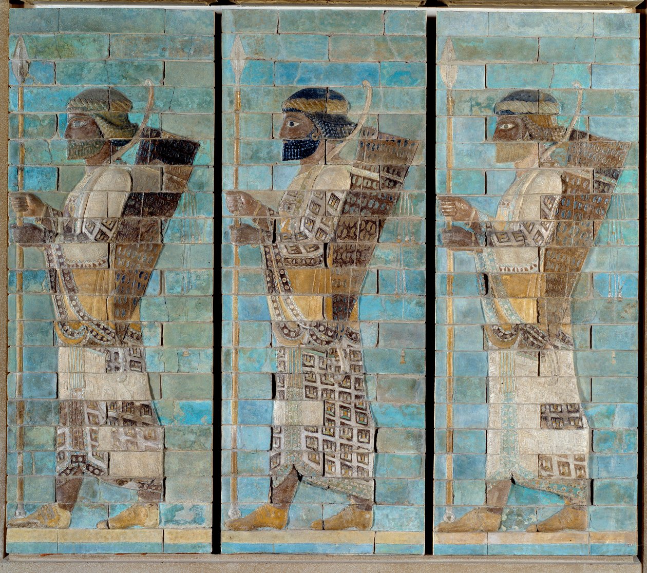 O friso dos arqueiros, do palácio de Dario I, rei da Pérsia, em Susa (século VI a.C.). O fundo em tijolo em relevo, enviado por e-mail. 510 A.C. Paris, Museu do Louvre. de Persian School