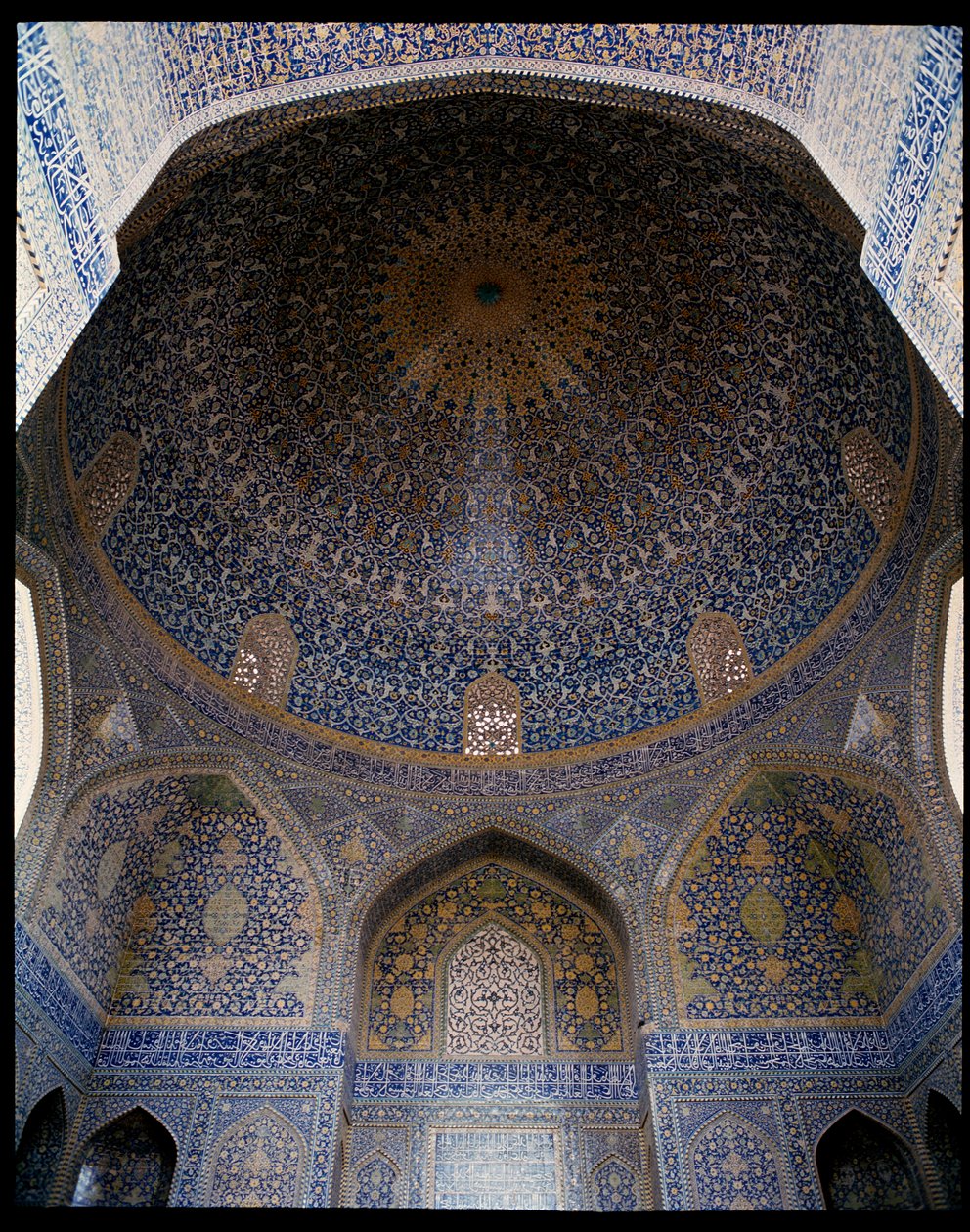 Vista da cúpula principal da Mesquita Jameh de Persian School