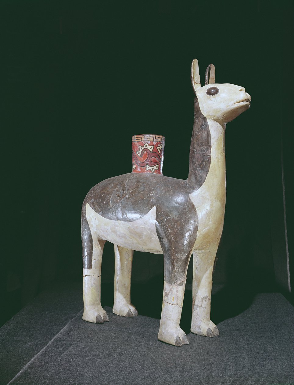 Navio de efígie de lama, cultura de Nazca (barro) de Peruvian School