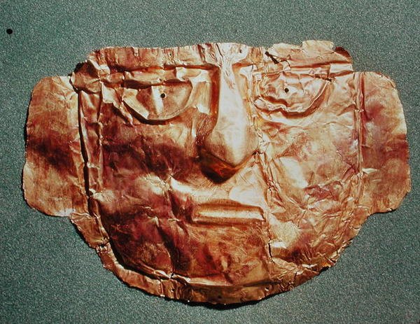 Máscara de múmia, do Peru (ouro) de Peruvian School