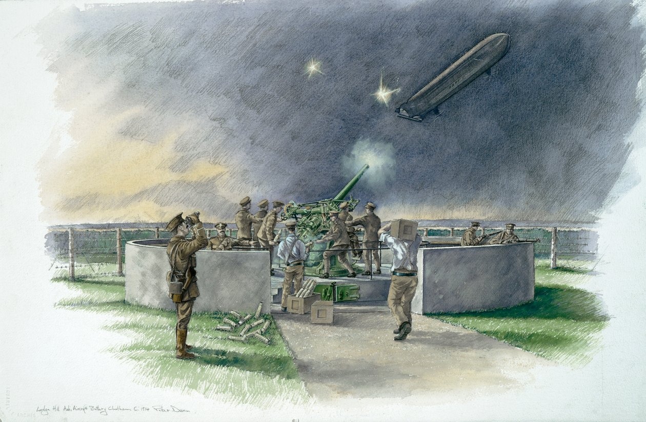 Lodge Hill Battery, atirando no zepelim alemão durante a Primeira Guerra Mundial, c1910s, c1980-2010 de Peter Dunn