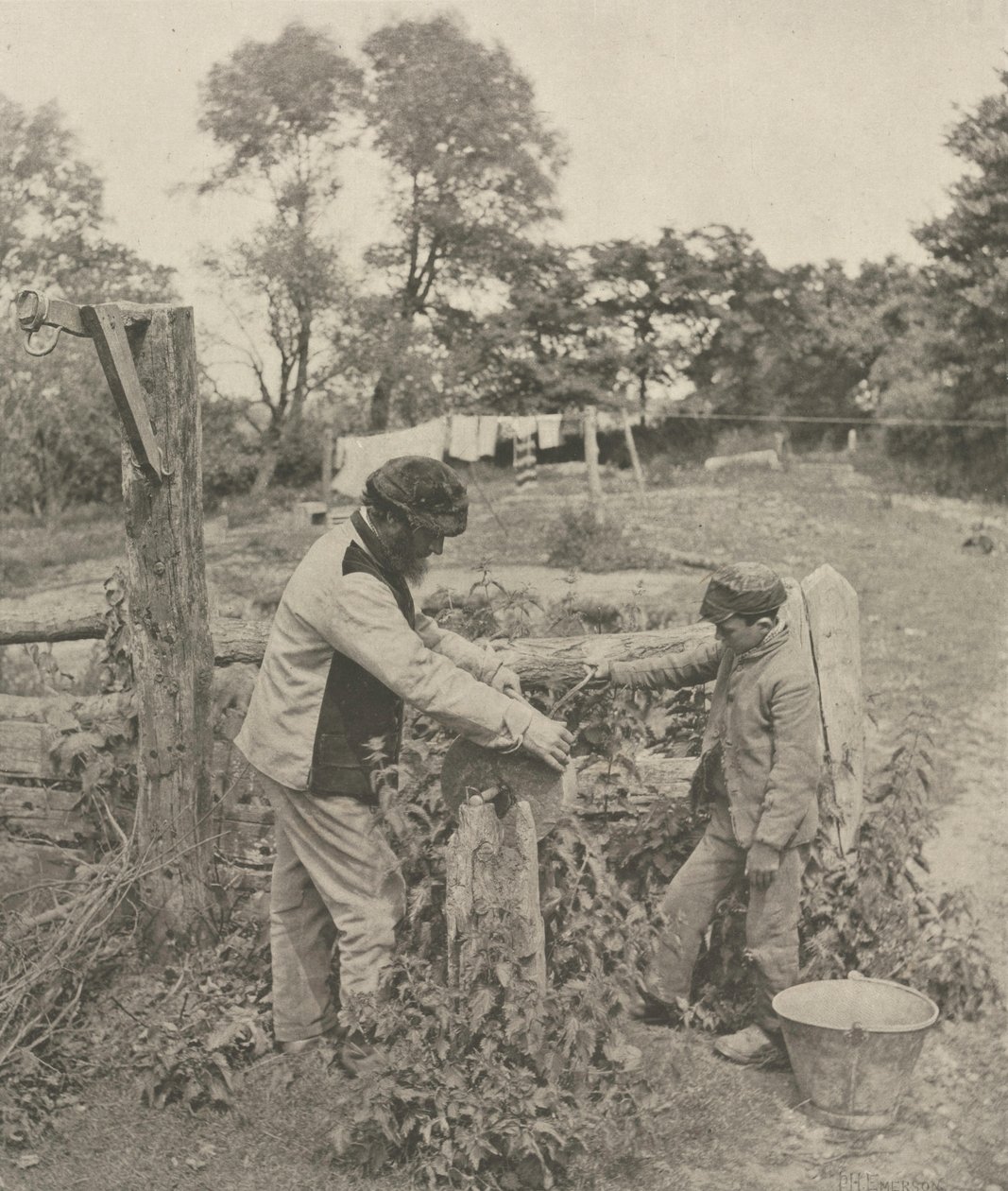 No Grindstone - Um Pátio Suffolk, 1888. de Peter Henry Emerson
