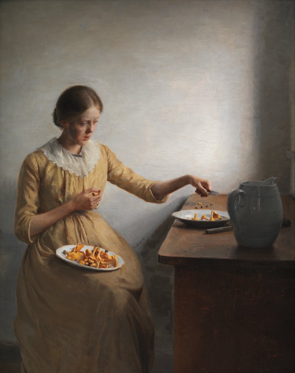 Uma jovem preparando chanterelles de Peter Vilhelm Ilsted