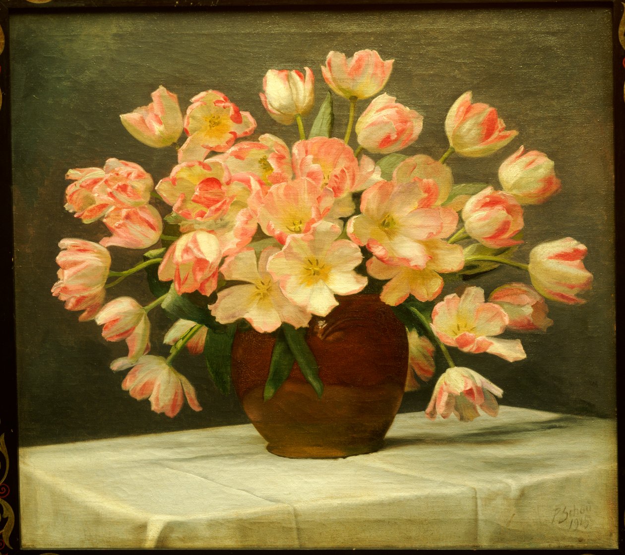Tulipas em um vaso sobre uma mesa drapeada de Peter Johan Schou