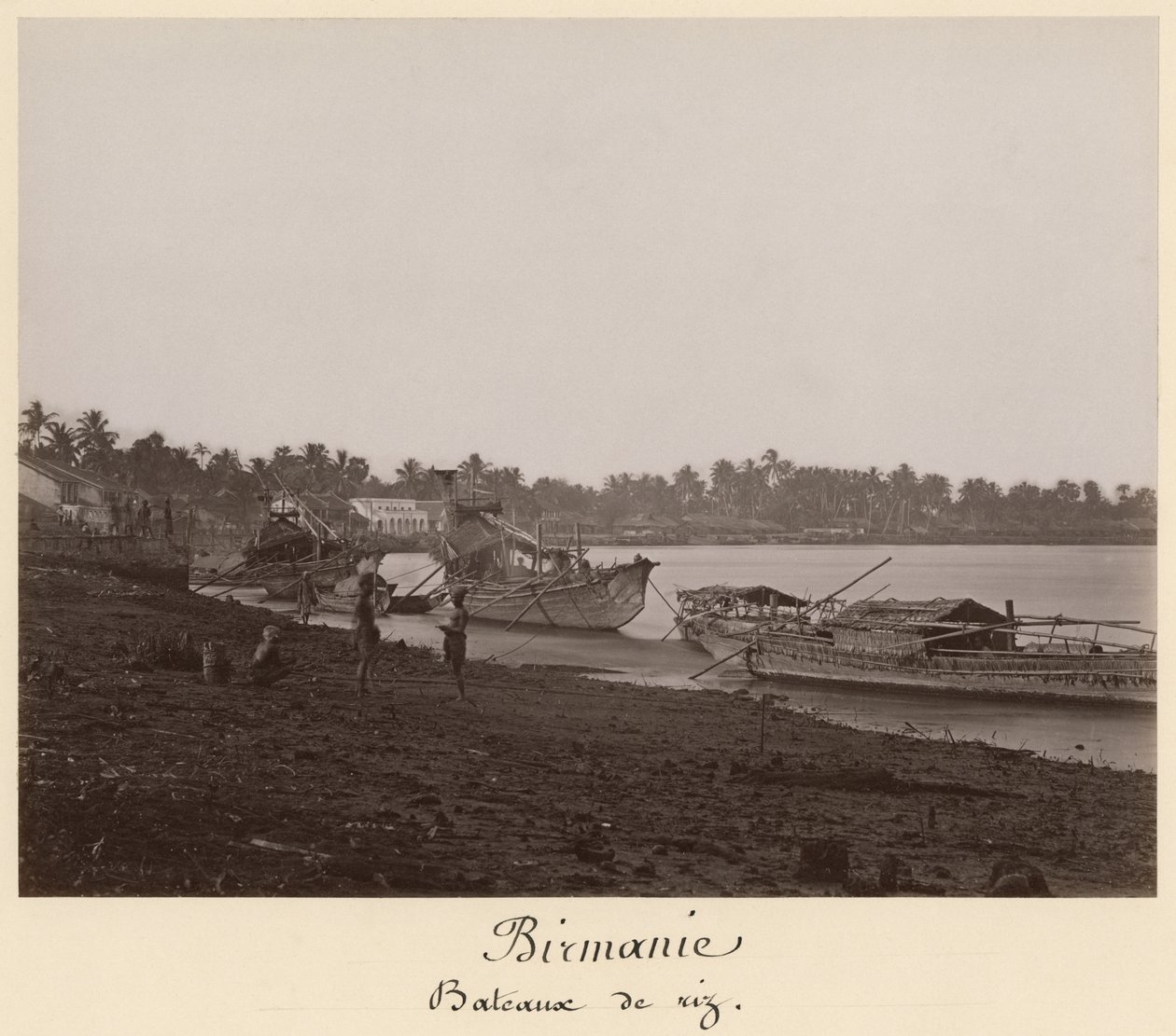 Barcos carregando arroz no rio Thanlwin, distrito de Mupun, Moulmein, Birmânia, final do século XIX (impressão de albume) de Philip Adolphe Klier