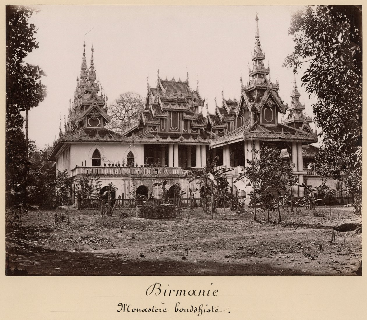 Teik Kyaung mosteiro, ilha de Ka Toe, perto de Moulmein, Birmânia, c.1848 (albumen print) de Philip Adolphe Klier
