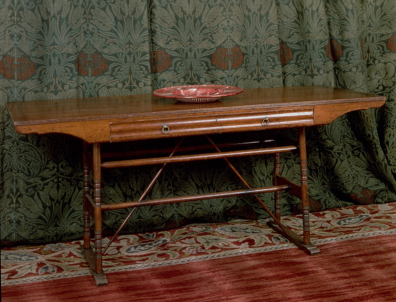 Mesa lateral, projetada para Morris and Co. (madeira de carvalho) de Philip Webb