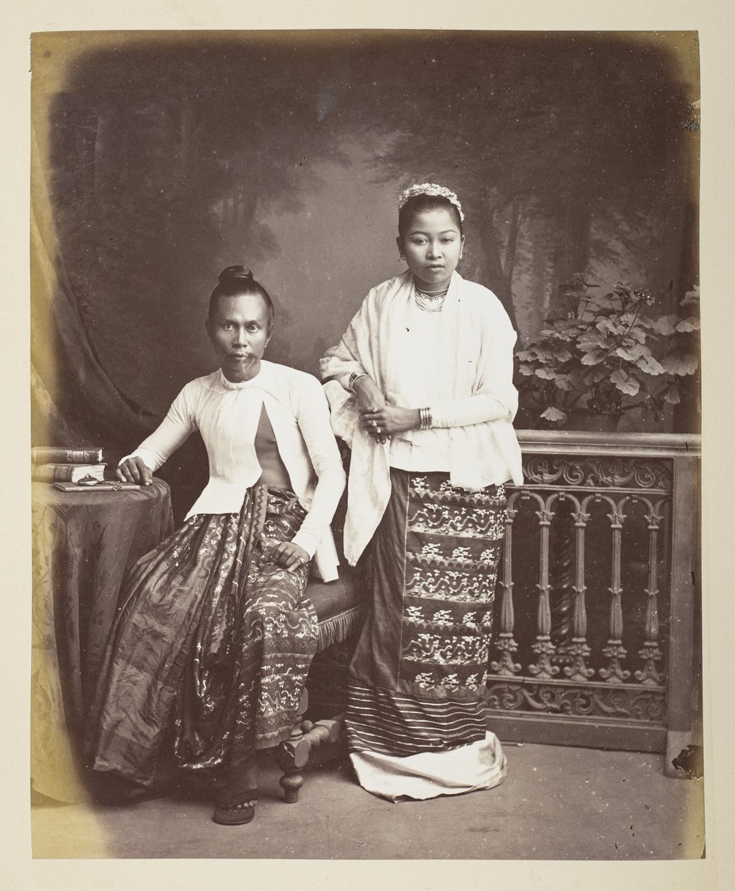 Retrato de um homem e mulher birmaneses, Fotógrafo: Klier, Colecção Philip Adolphe Gladstone de Philip Adolphe Klier