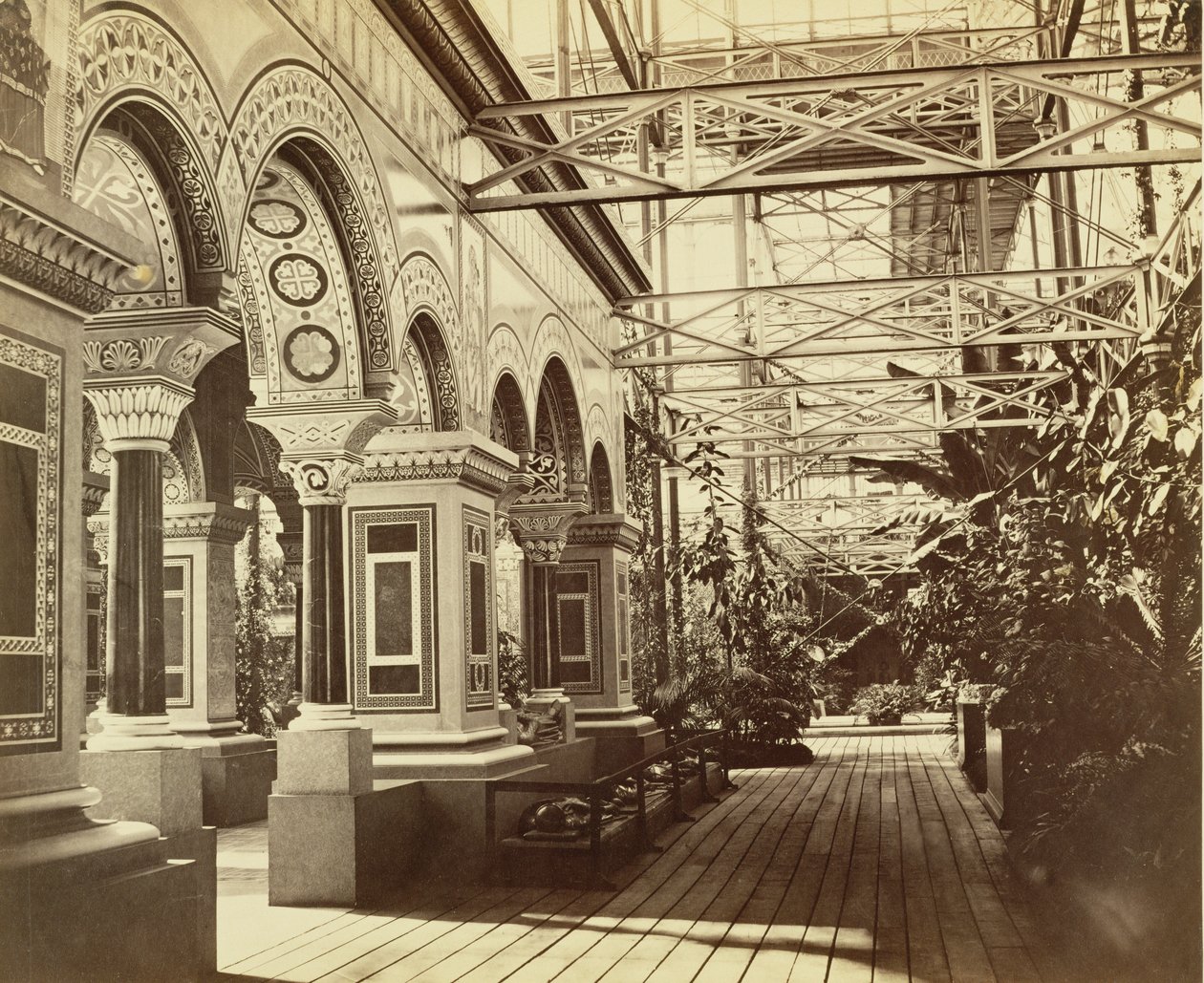 Sydenham: Crystal Palace, entrada para o Tribunal Bizantino, 1854 de Philip Henry Delamotte