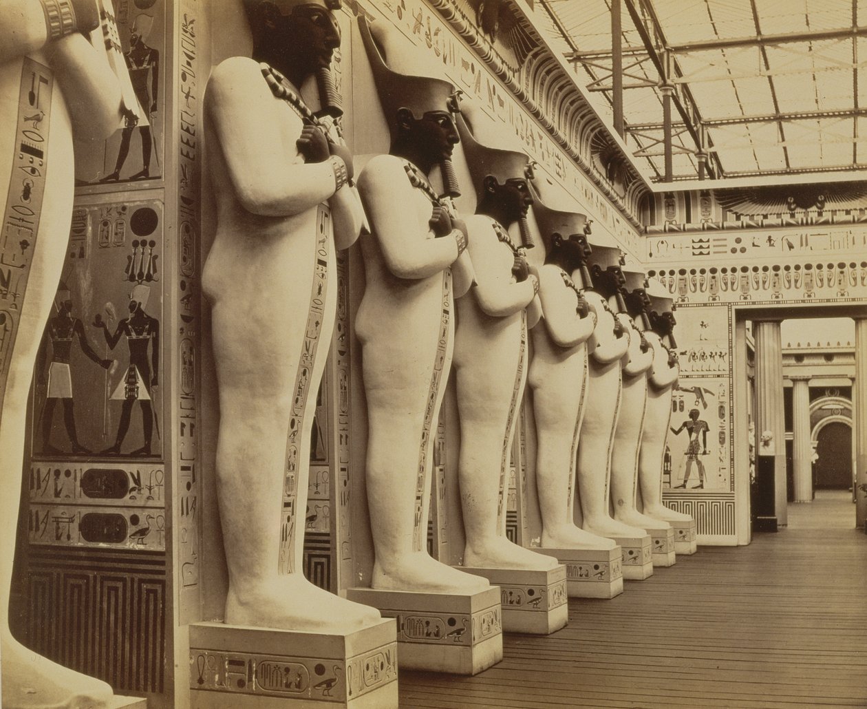 O Tribunal do Egito e a fachada do Salão dos Colossos, Palácio de Cristal, Sydenham, 1854 de Philip Henry Delamotte