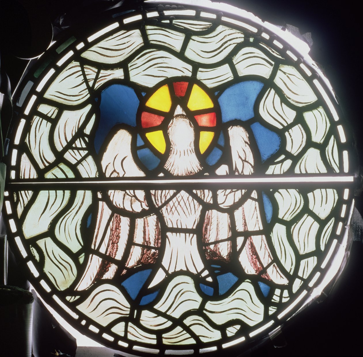 O Espírito Santo, detalhe da Janela da Criação, 1861 detalhe de vidro manchado de 120153 de Philip Webb
