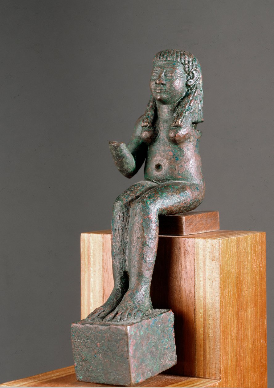 Arte Fenícia: representação da divindade Astarte. Escultura em bronze do século VII a.C. Do santuário de Carambolo, em Espanha. Dim. 16 cm Sevilha, museu arqueológico. de Phoenician
