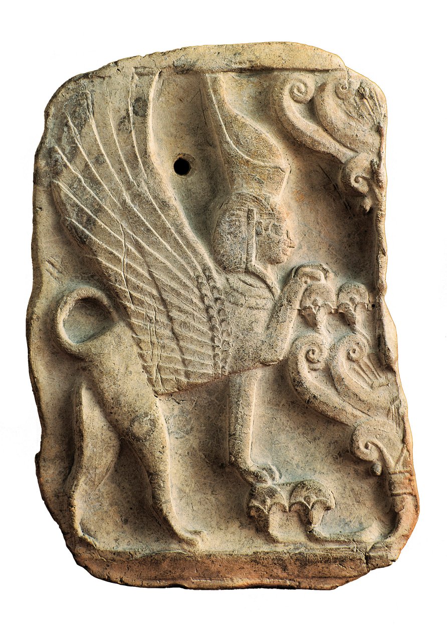 Pinax decorado com Esfinge com dupla coroa egípcia protegendo a Árvore da Vida, Necrópole de Puig des Molins, Ibiza (Espanha) de Phoenician