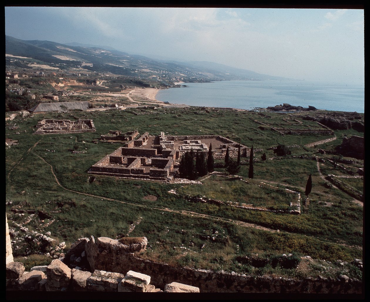 Vista do sítio arqueológico, do 3º ao 2º milénio a.C. de Phoenician Phoenician