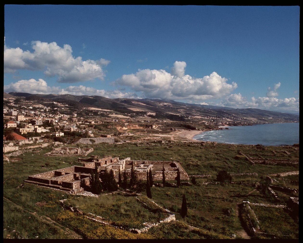 Vista do sítio arqueológico, do 3º ao 2º milénio a.C. de Phoenician Phoenician