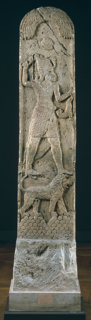 Estela votiva representando um deus em pé sobre um leão, de Amrith, c.550 aC (calcário) de Phoenician School