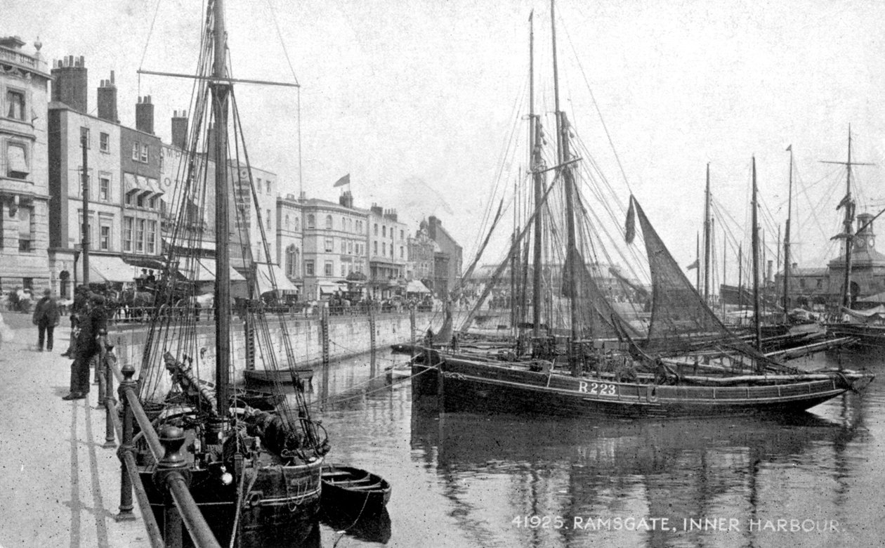 O porto interno de Ramsgate, Kent, início do século XX. de Photochrom Co Ltd of London