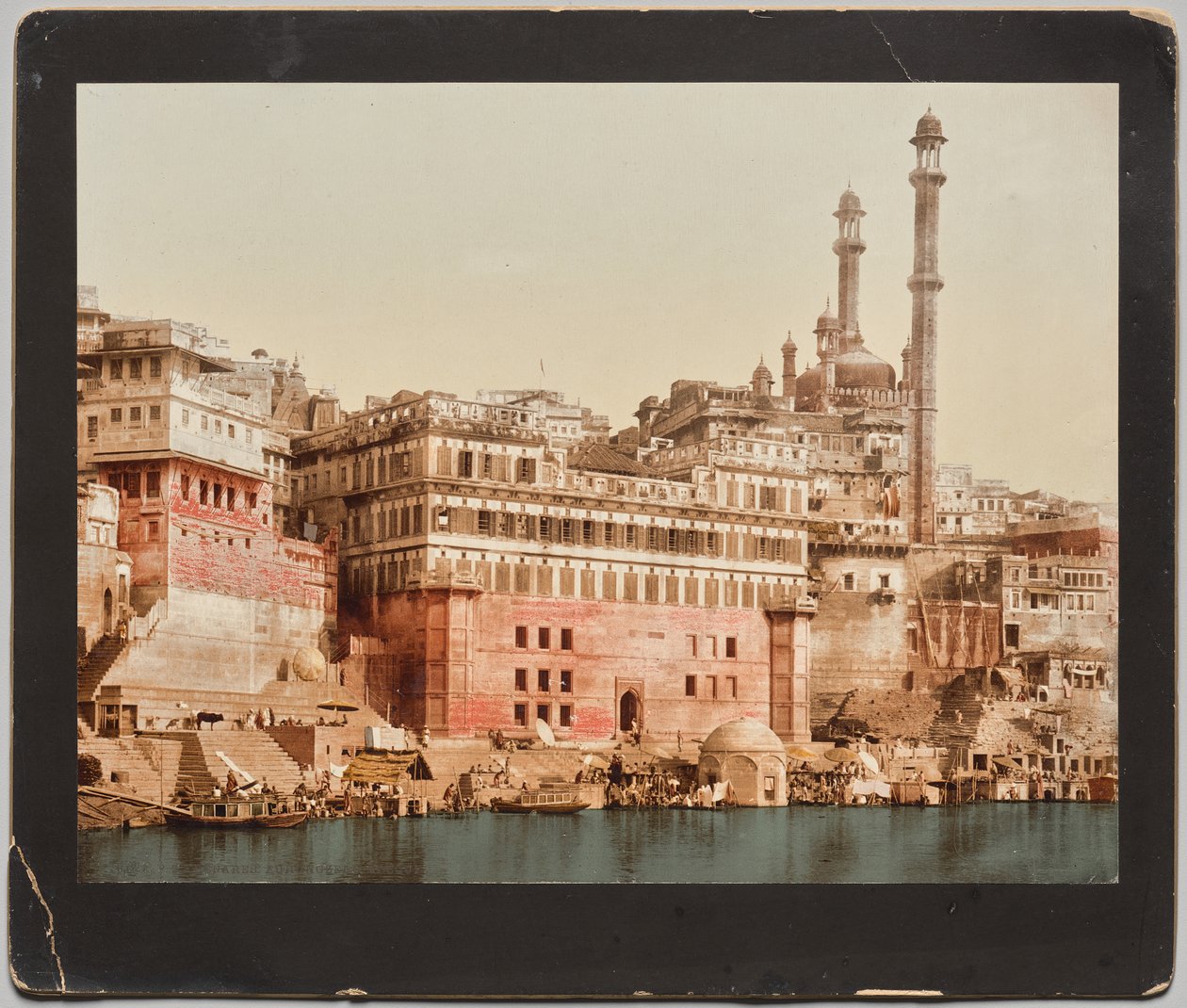 Índia. Benares. Mesquita de Aurangzeb, após uma foto do Dr. Kurt Boeck de Photoglob Co. (Zurich, active c. 1890 1910)