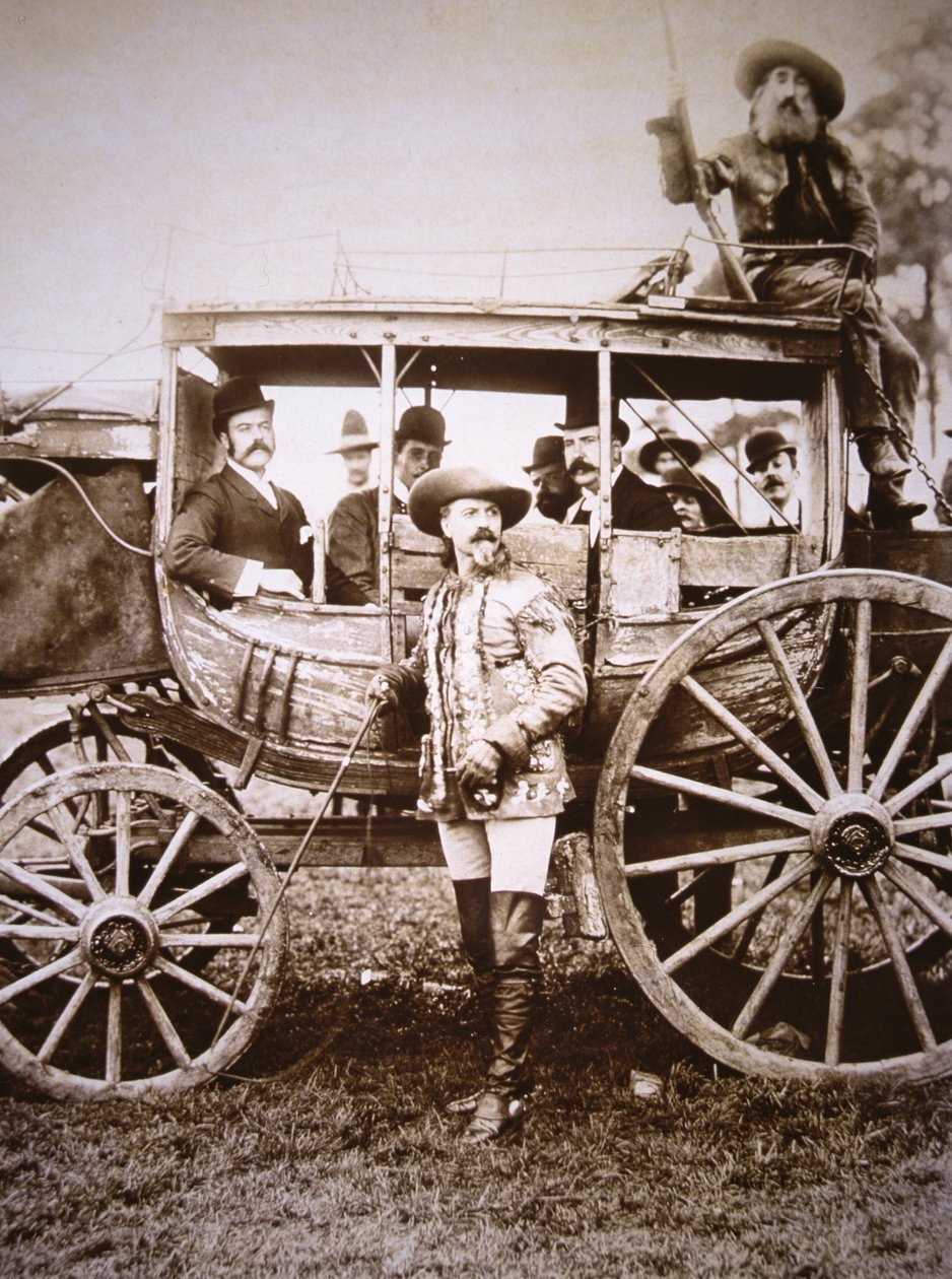 Buffalo Bill Cody (1846-1917) e o seu treinador de Deadwood (foto a p/b) de Photographer American