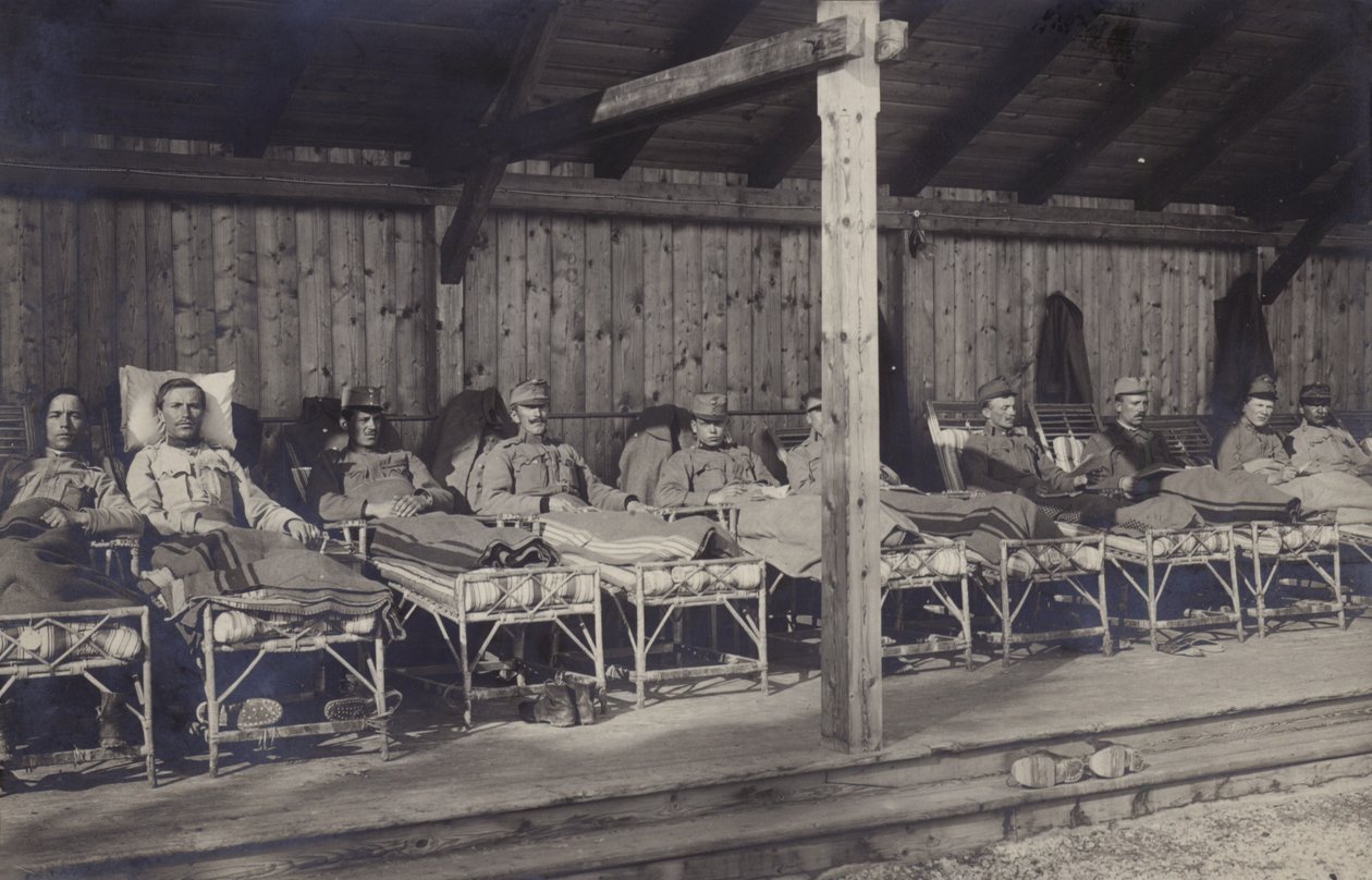 Soldados feridos do exército austro-húngaro, Primeira Guerra Mundial de Photographer Austrian