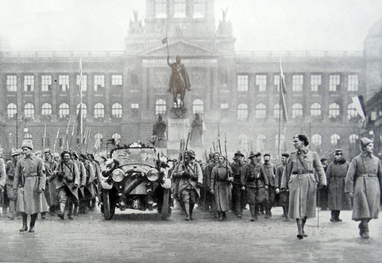 Tropas checas acompanham o presidente Thomas Masaryk em Praga, 25 de dezembro de 1918 (foto a p/b) de Photographer Czech