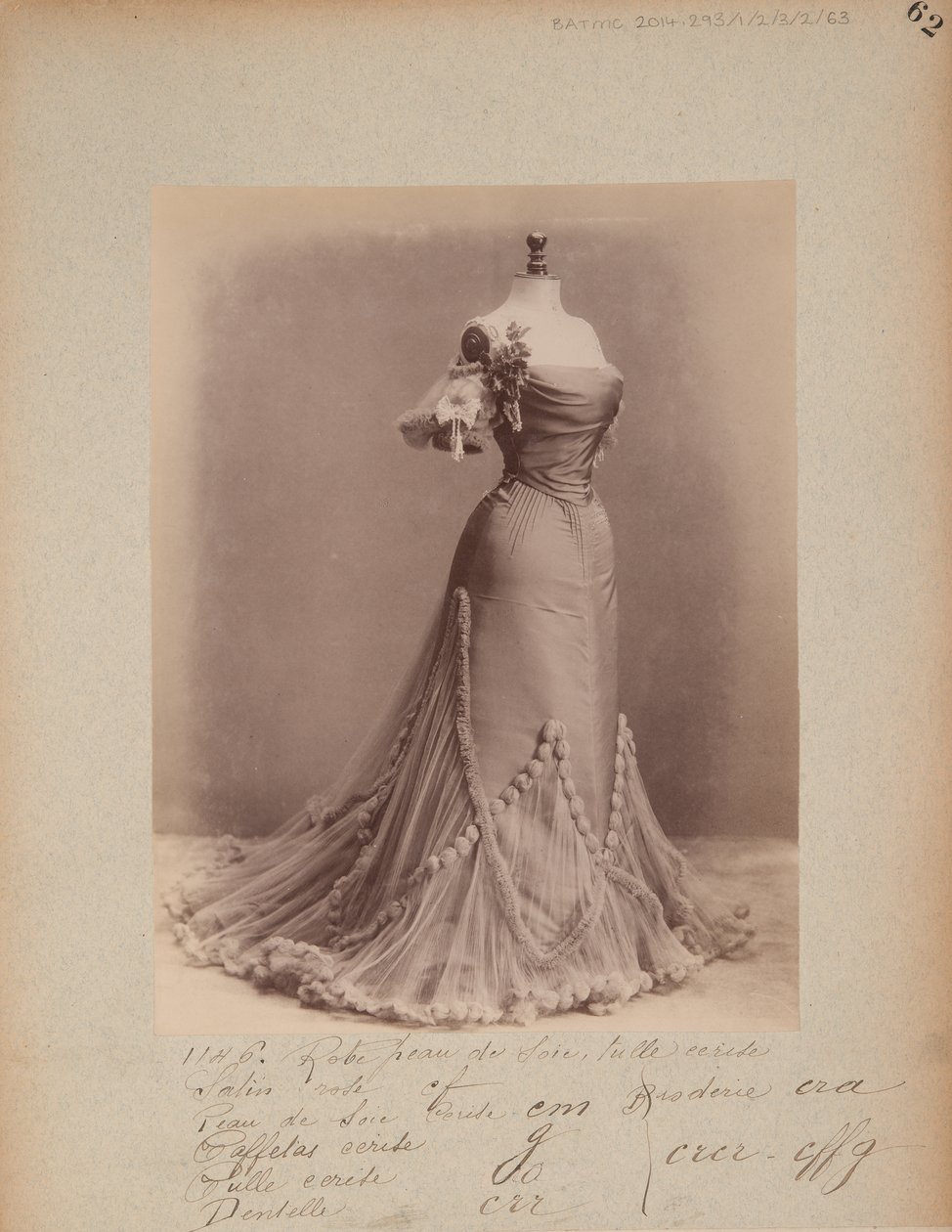 Página de Álbum: House of Worth, Vestido de Bola de Photographer French
