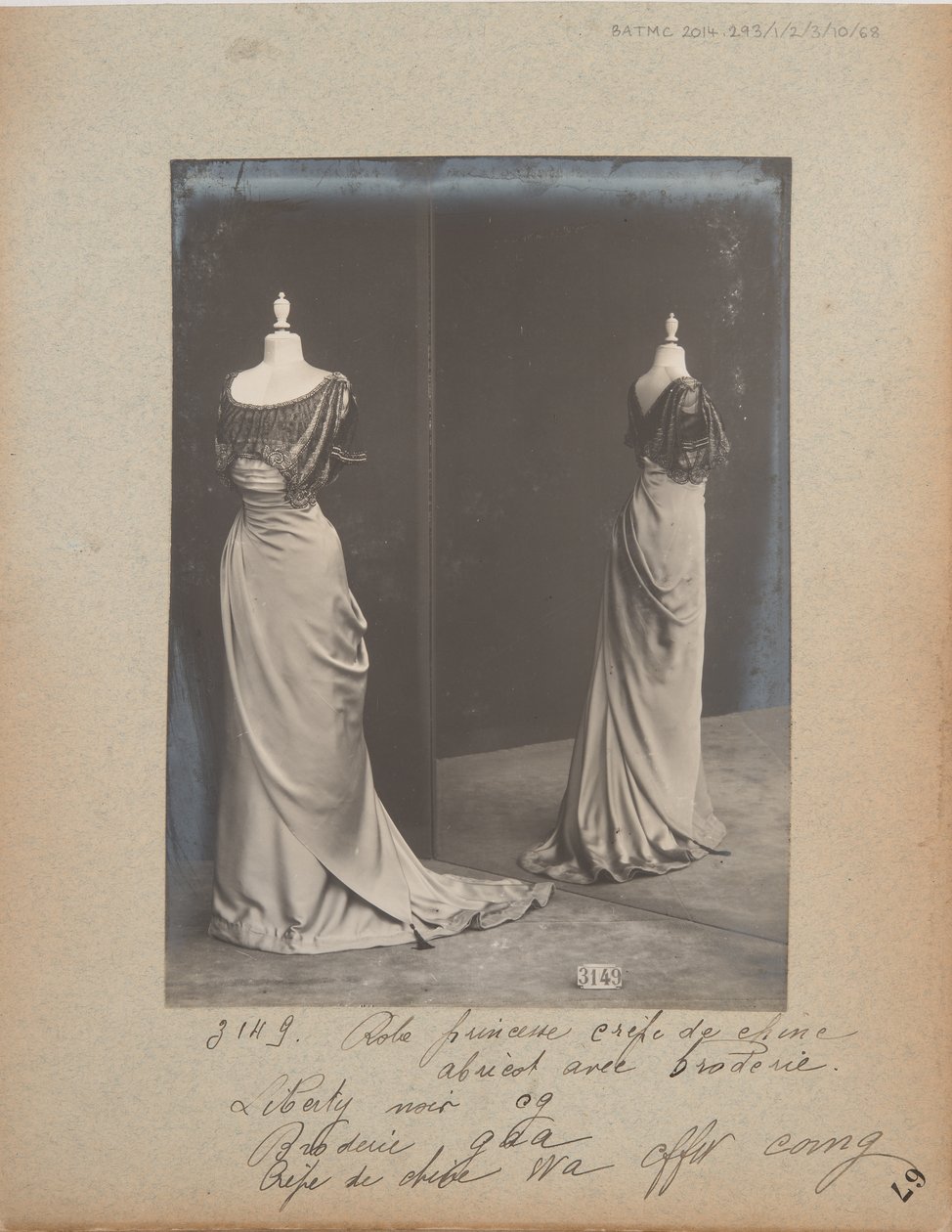 Página de Álbum: House of Worth, Vestido de Bola de Photographer French