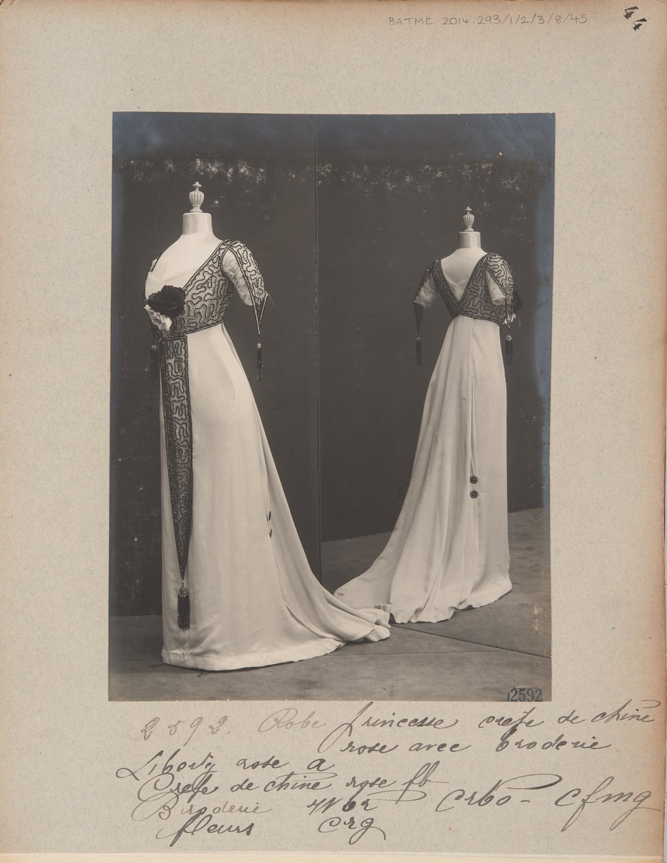 Página de Álbum: House of Worth, Vestido de Noite de Photographer French