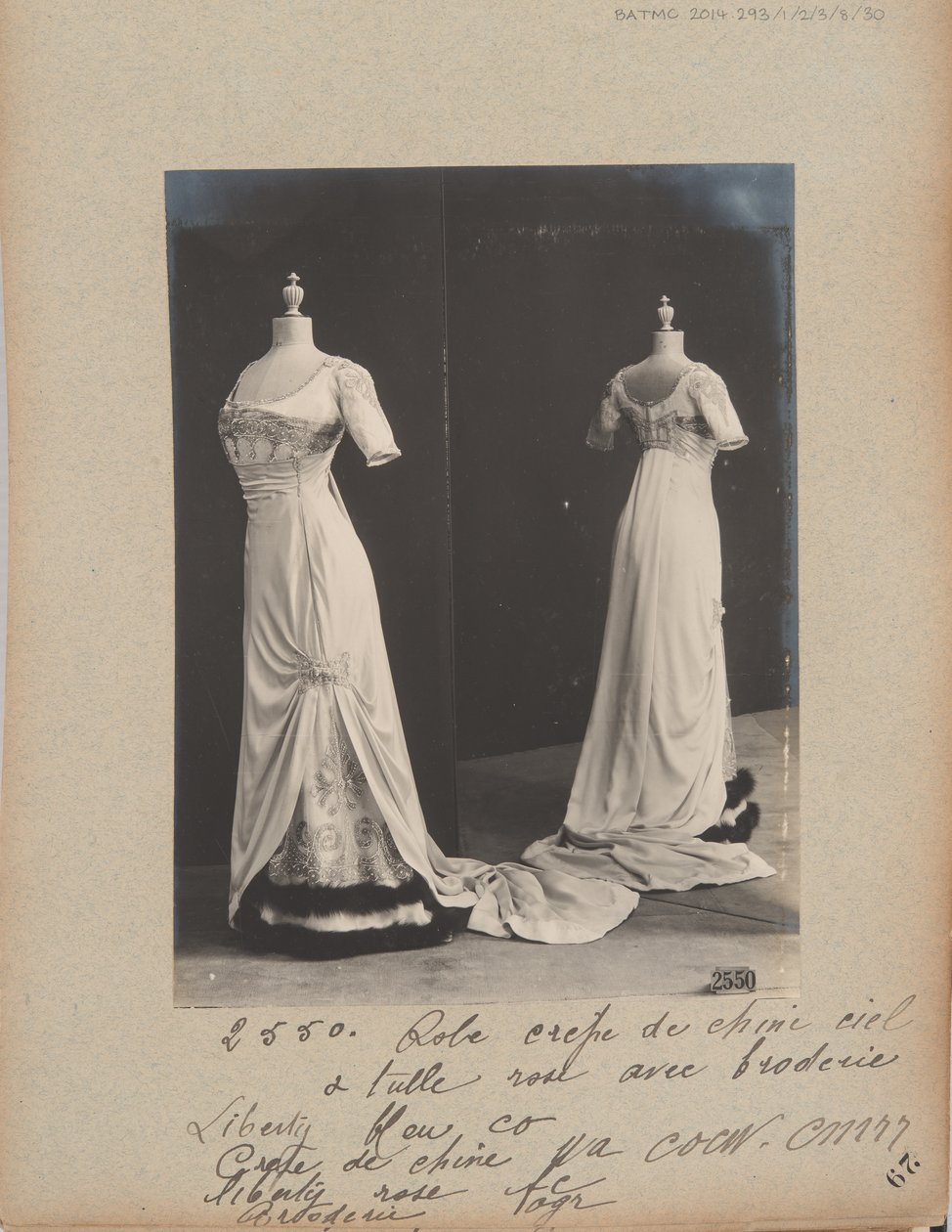 Página de Álbum: House of Worth, Vestido de Noite de Photographer French
