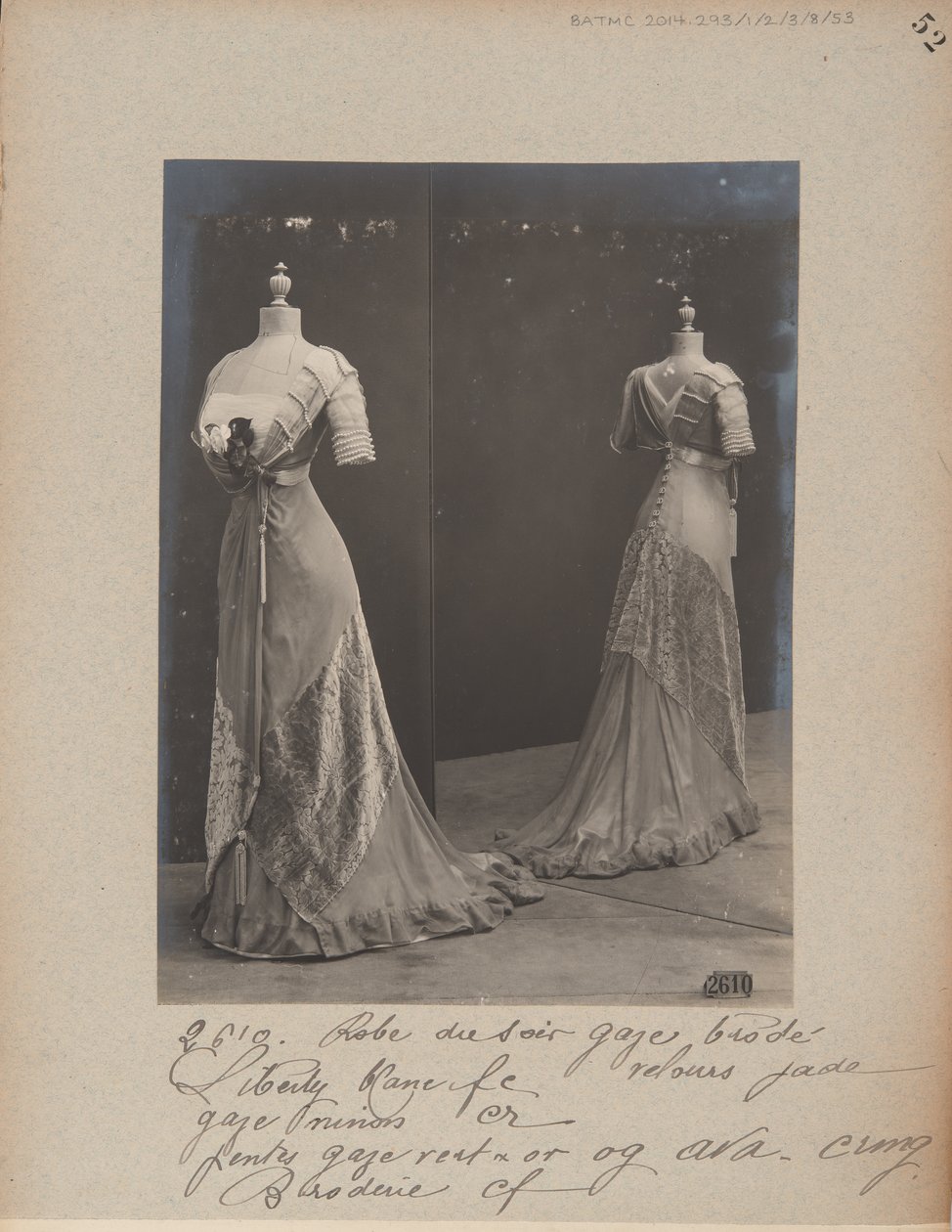 Página de Álbum: House of Worth, Vestido de Noite de Photographer French