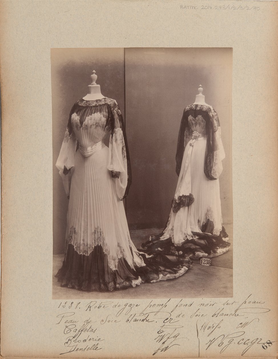 Página de Álbum: House of Worth, Vestido de Noite de Photographer French