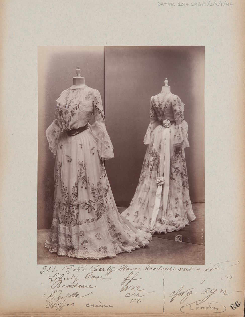 Página de Álbum: House of Worth, Vestido de Noite de Photographer French