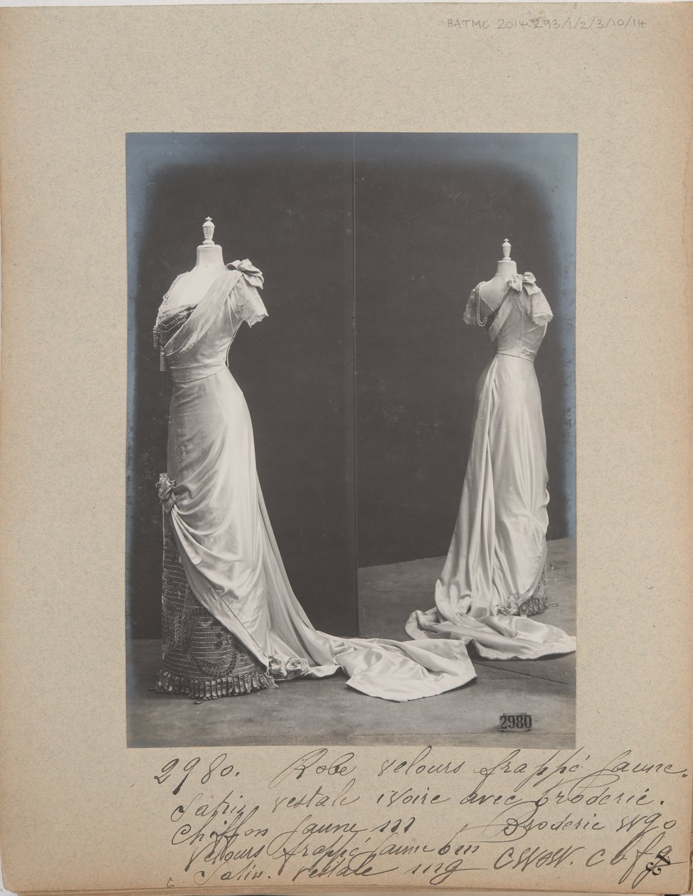 Página de Álbum: House of Worth, Vestido de Noite de Photographer French