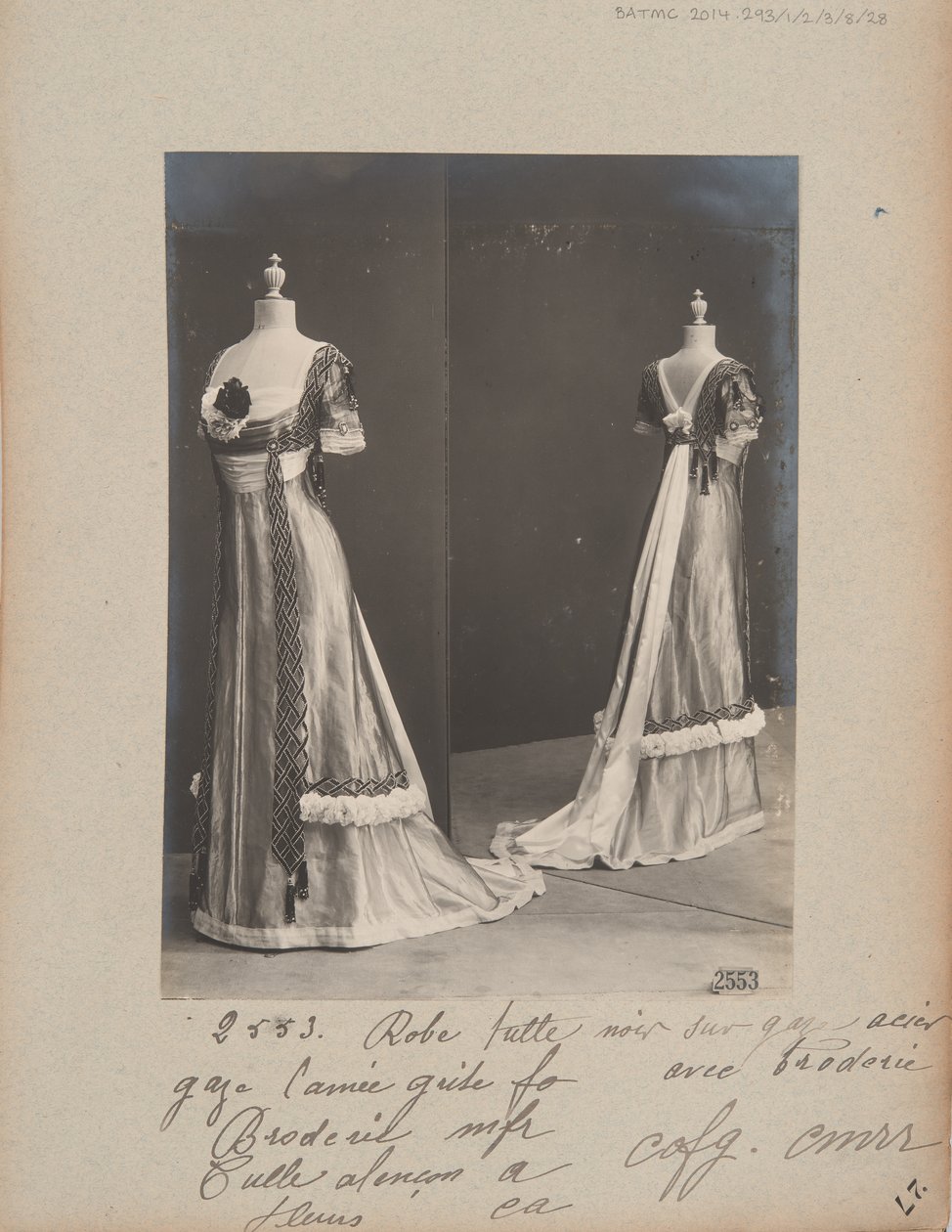 Página de Álbum: House of Worth, Vestido de Noite de Photographer French