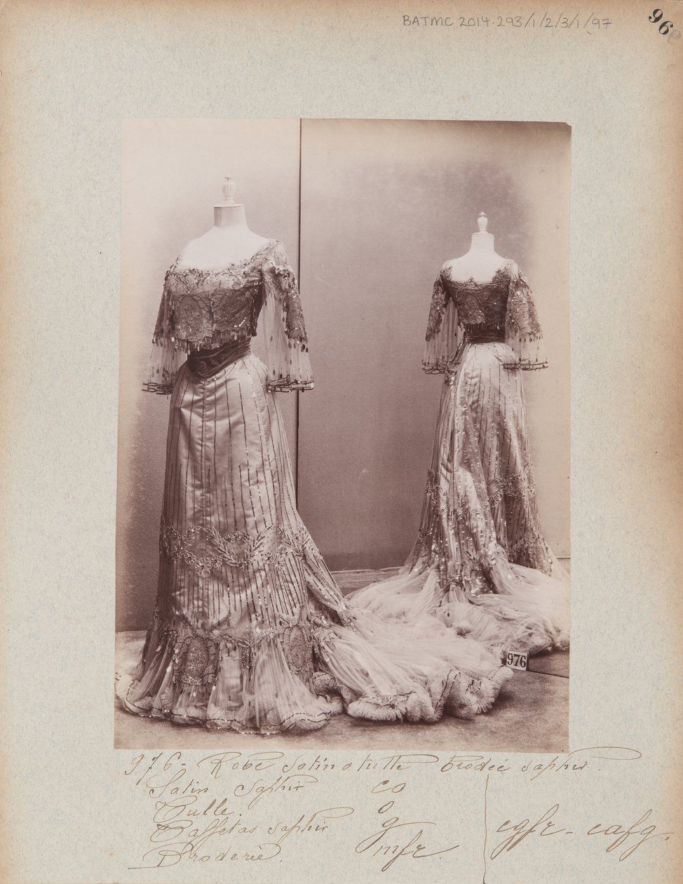 Página de Álbum: House of Worth, Vestido de Noite de Photographer French