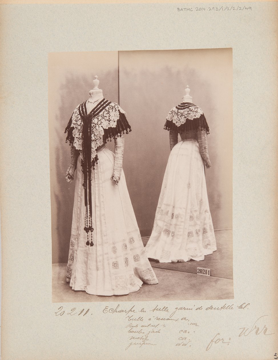 Página de Álbum: House of Worth, Shoulder Cape de Photographer French