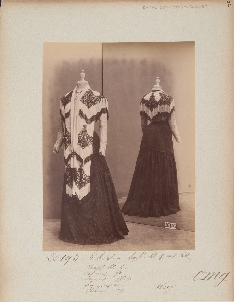 Página de Álbum: House of Worth, Shoulder Cape de Photographer French
